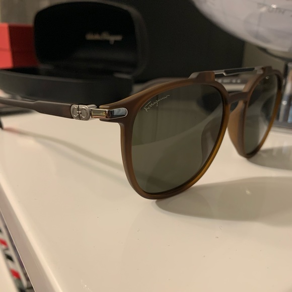 Salvatore Ferragamo sunglasses - Picture 3 of 4